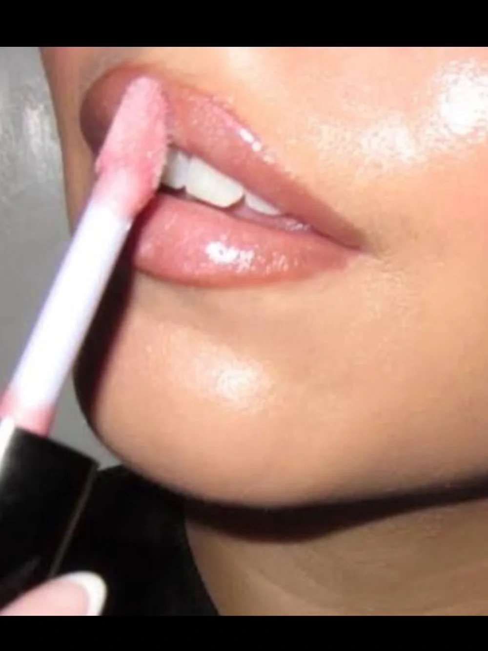 Saie Glossy Bounce Lipgloss in Shake BNIB